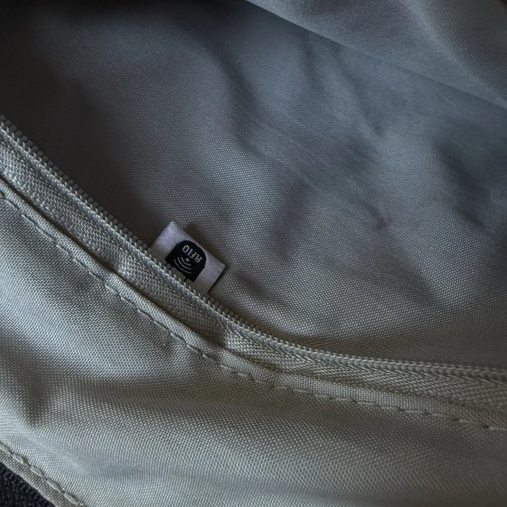 Baggallini securtex™ anti
